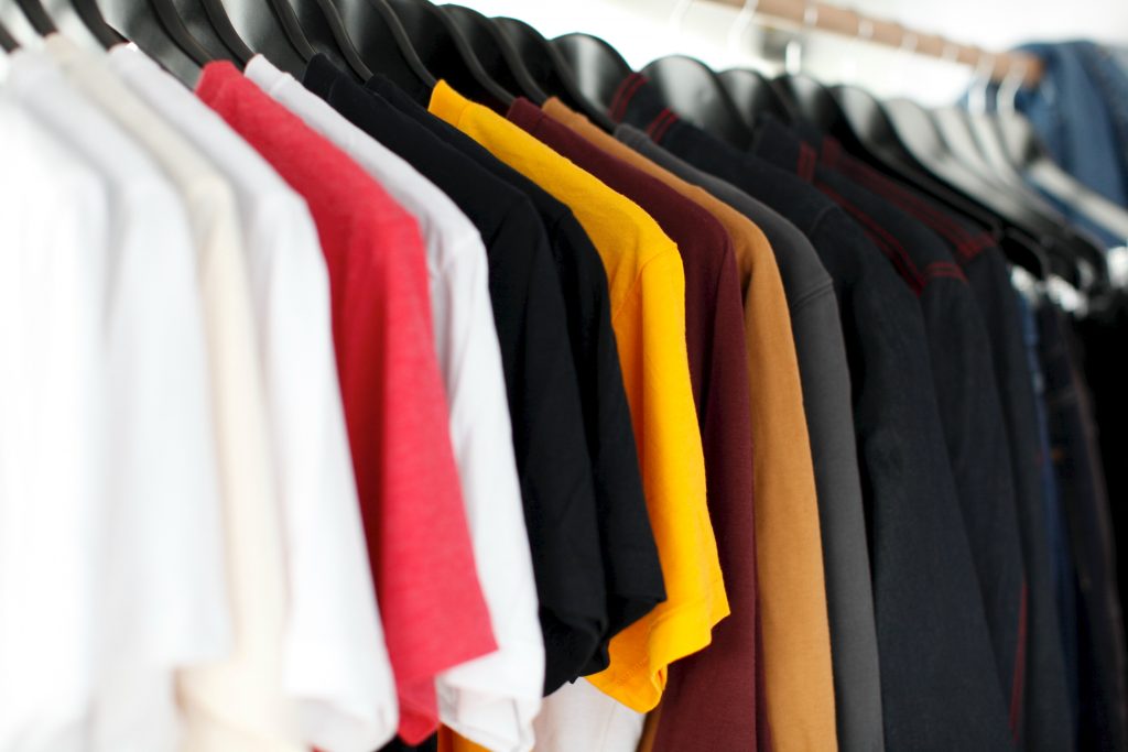 Usaha Modal Kecil: Menjual Baju Bekas