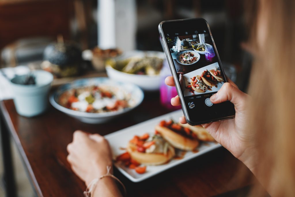 Pentingnya Berjualan Makanan Dengan Memanfaatkan Sosial Media  